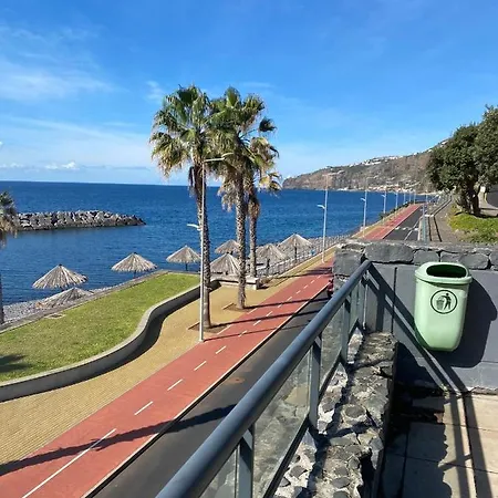 2 Bed , Sea View, 10 Minutes Walk To The Apartamento
