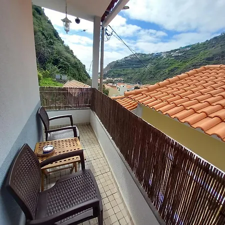 2 Bed , Sea View, 10 Minutes Walk To The Ribeira Brava