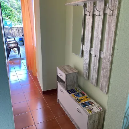 Apartment 2 Bed , Sea View, 10 Minutes Walk To The