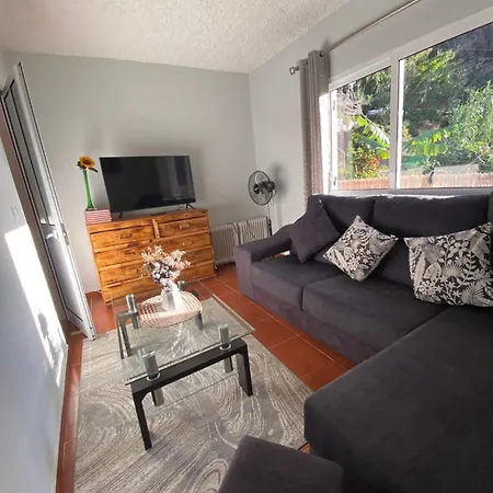 2 Bed , Sea View, 10 Minutes Walk To The 리베이라브라바
