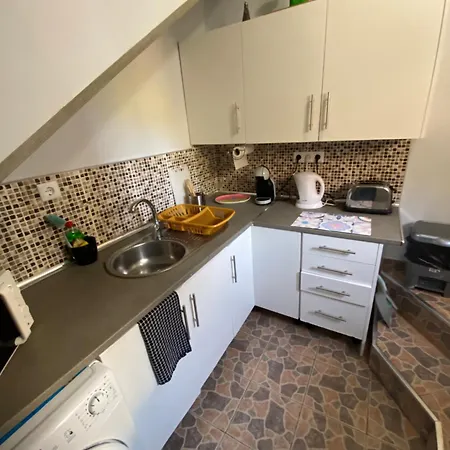 2 Bed , Sea View, 10 Minutes Walk To The דירה