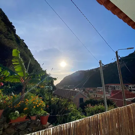 2 Bed , Sea View, 10 Minutes Walk To The *