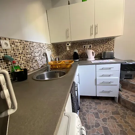 Appartement 2 Bed , Sea View, 10 Minutes Walk To The