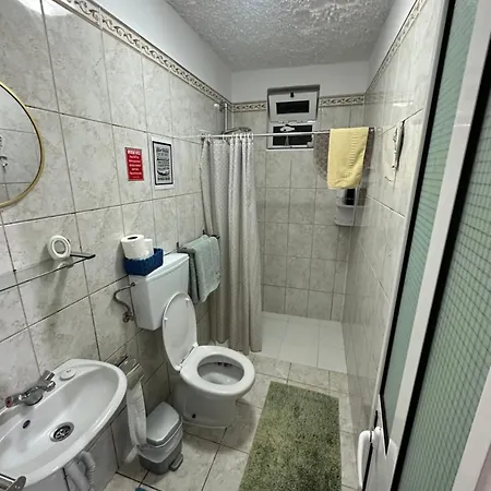 2 Bed , Sea View, 10 Minutes Walk To The Апартаменты Рибейра-Брава