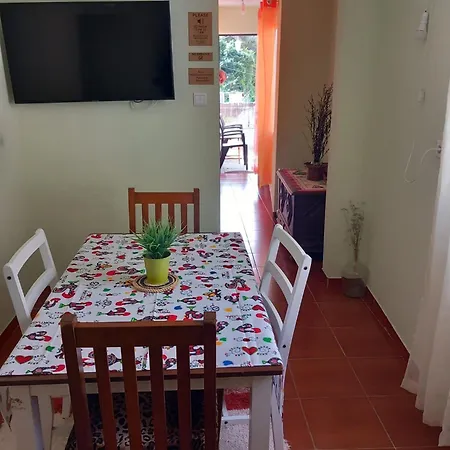 2 Bed , Sea View, 10 Minutes Walk To The 아파트