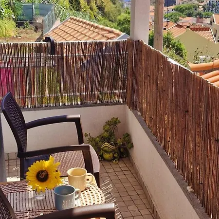 아파트 2 Bed , Sea View, 10 Minutes Walk To The *