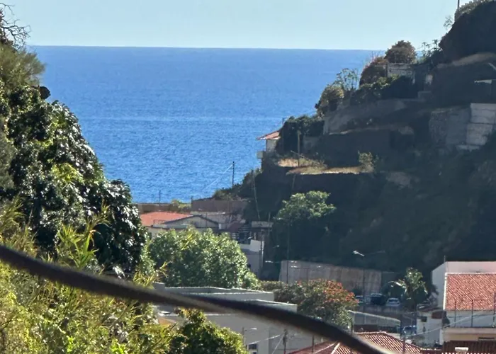 2 Bed , Sea View, 10 Minutes Walk To The