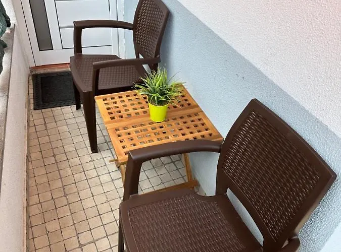 2 Bed , Sea View, 10 Minutes Walk To The 里贝拉布拉瓦