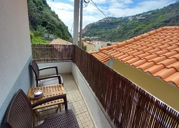 2 Bed , Sea View, 10 Minutes Walk To The 里贝拉布拉瓦