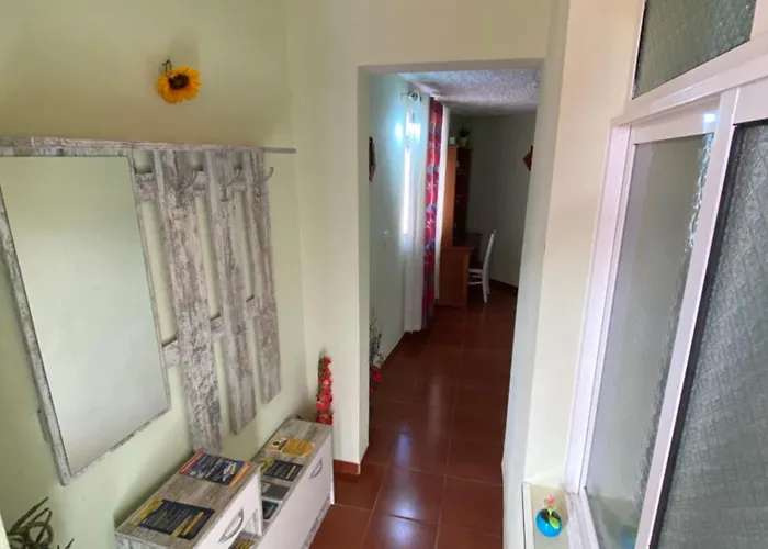 2 Bed , Sea View, 10 Minutes Walk To The *