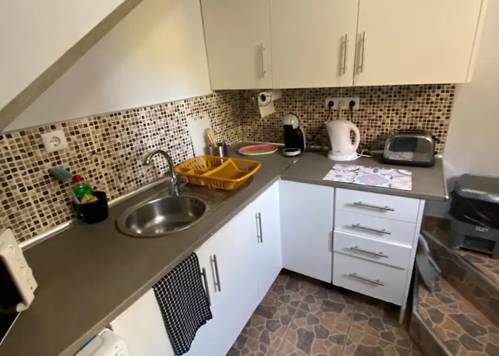 2 Bed , Sea View, 10 Minutes Walk To The 公寓