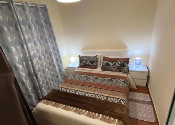 2 Bed , Sea View, 10 Minutes Walk To The *